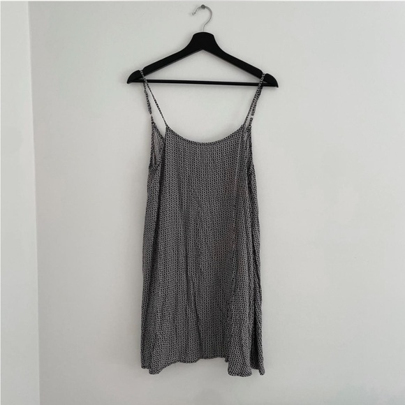Brandy Melville Laurel Dress - Picture 1 of 2